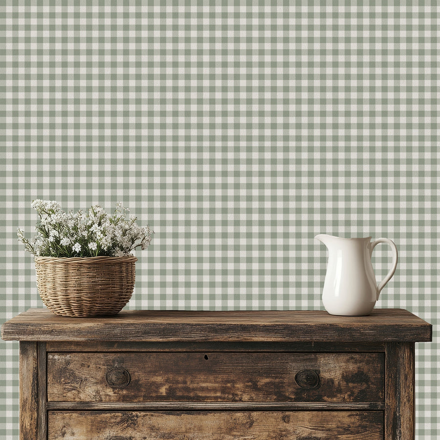 Jemima – tapet med små gingham-rutor och ett träskåp 